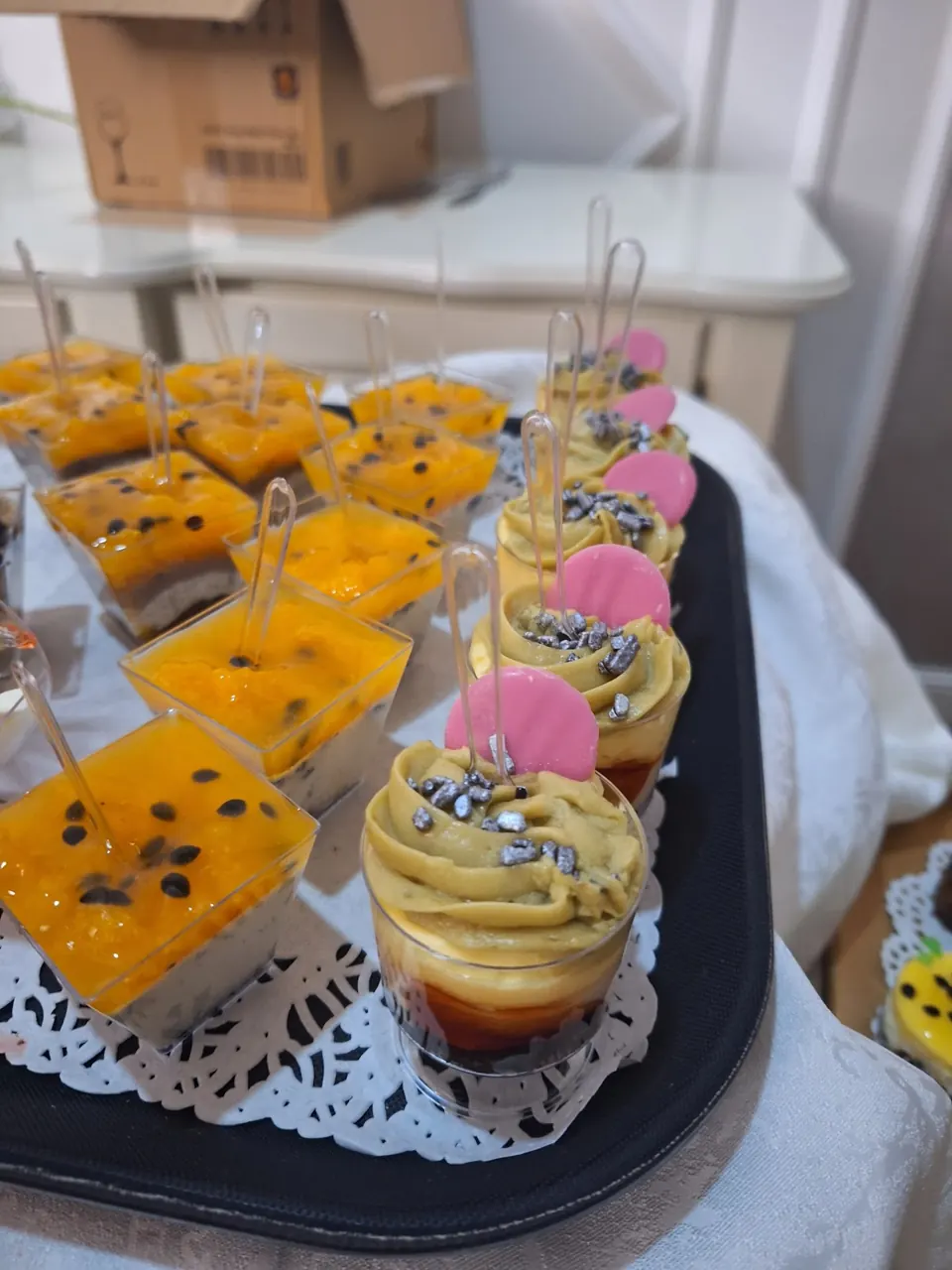 Mini-deserturi pentru candy bar